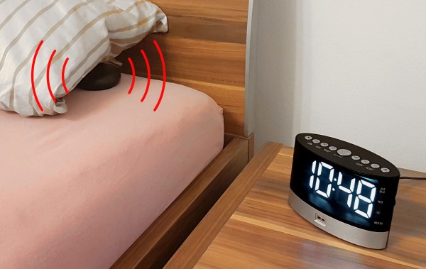 Soundmaster UKW Uhrenradio für Hörgeschädigte mit schnurlosem Weckvibrationskissen Fabrikverkauf