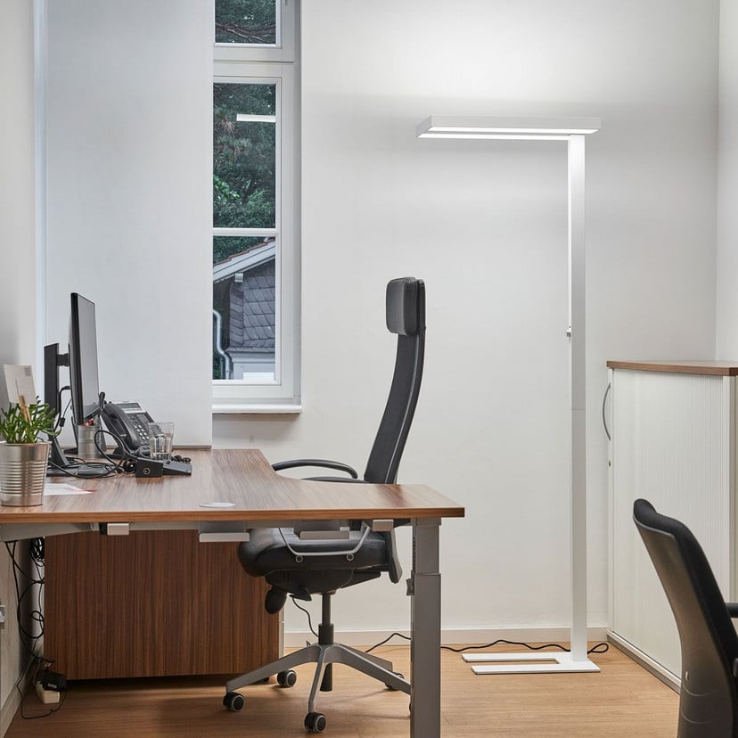 lampenwelt Arcchio LED-Stehlampe Logan Basic weiß 6.000 lm dimmbar Riesige Rabatte