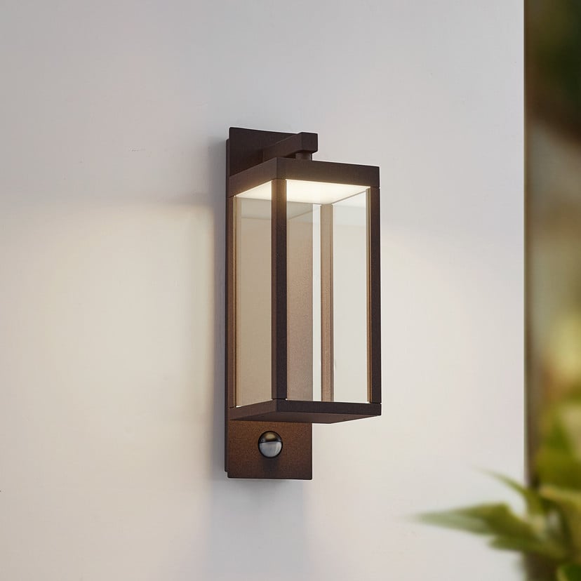 lampenwelt Lucande LED-Außenwandlampe Ferdinand rost Sensor IP54