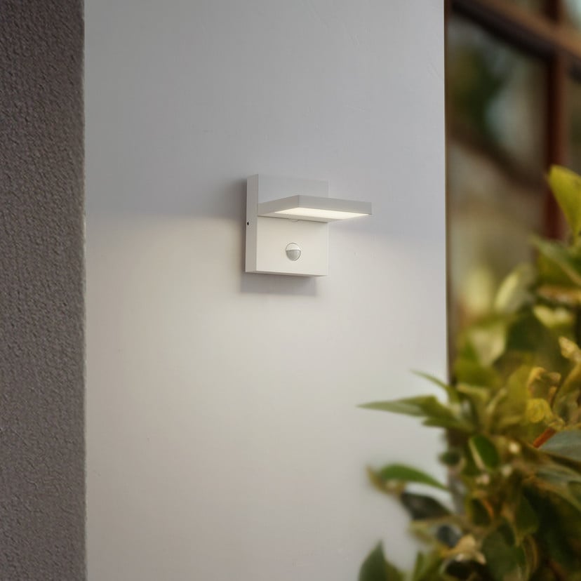 lampenwelt Lucande LED-Außenwandlampe Silvan weiß Sensor IP54 16cm Sonderangebot der Fabrik