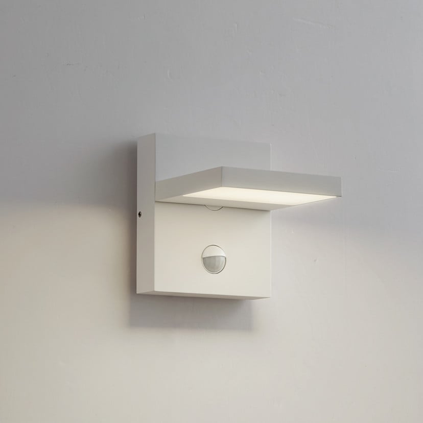 lampenwelt Lucande LED-Außenwandlampe Silvan weiß Sensor IP54 16cm Sonderangebot der Fabrik