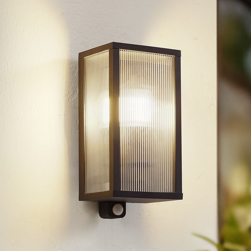 lampenwelt Lindby Außenwandlampe Peldar Sensor Riffelglas IP44 E27 Günstiger Verkauf